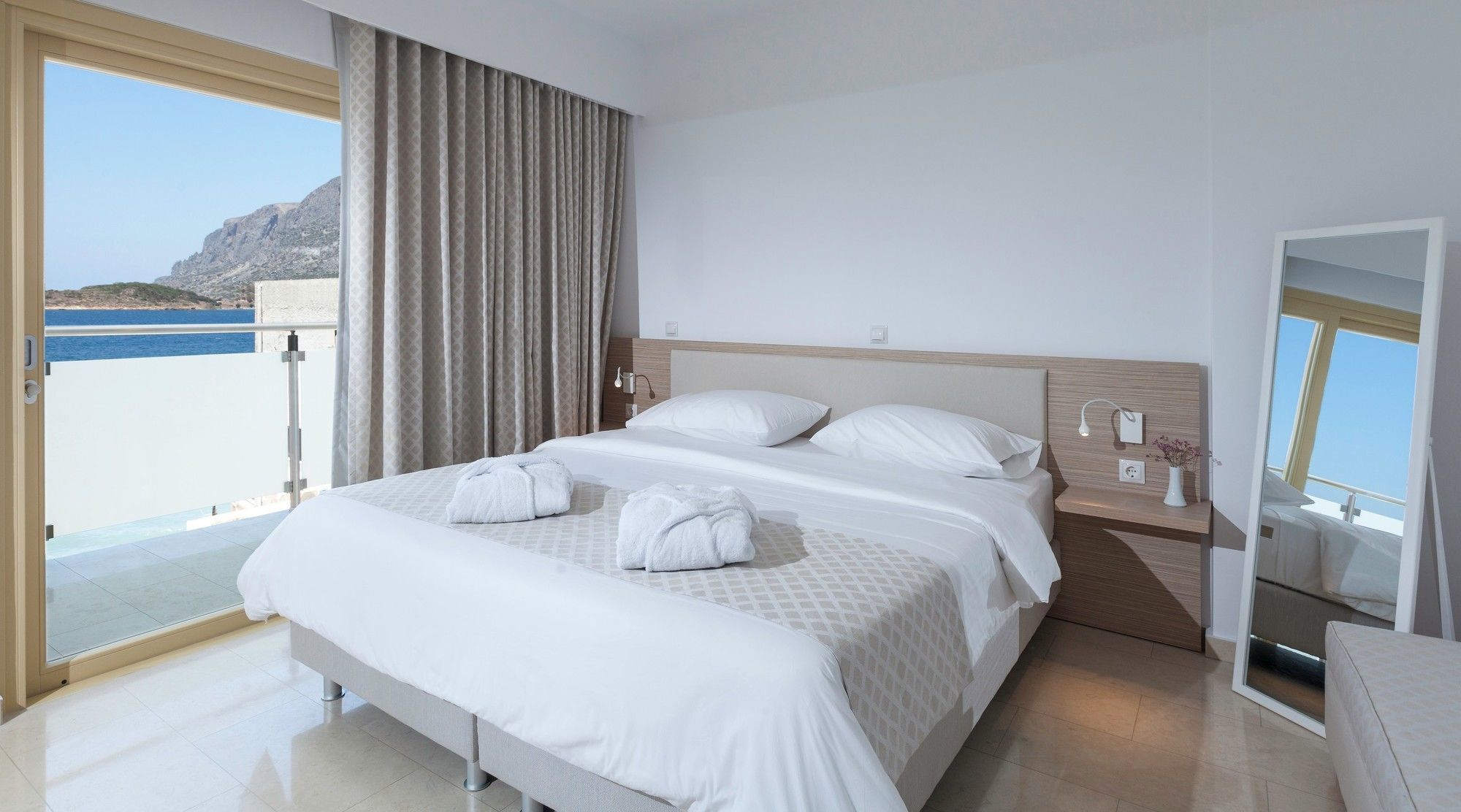 Zephyros Hotel Myrties Eksteriør billede